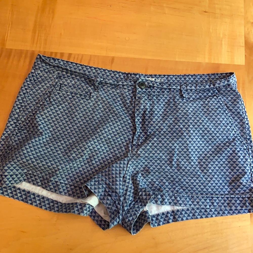 GAP Blue and White Mini Triangle Design Shorts